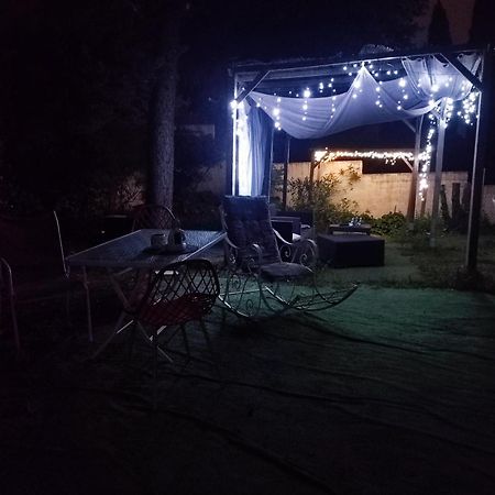 Apartamento Ingrid Mary Nimes Exterior foto