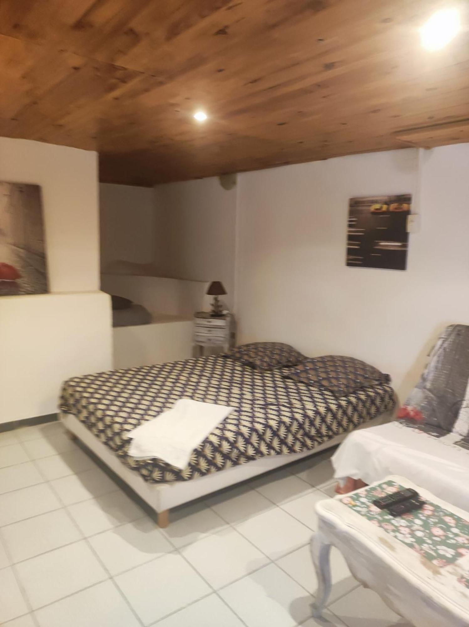 Apartamento Ingrid Mary Nimes Exterior foto