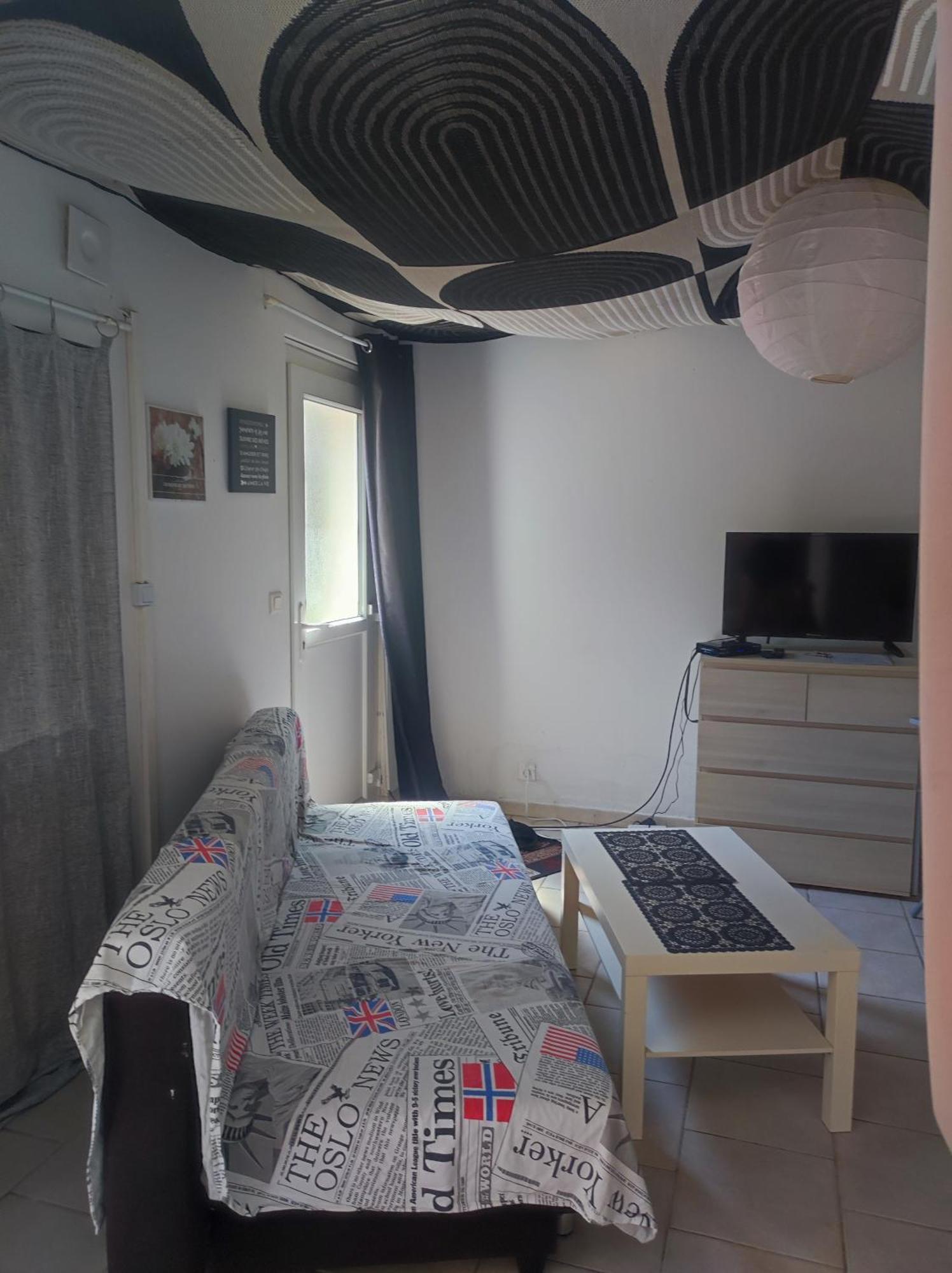 Apartamento Ingrid Mary Nimes Habitación foto