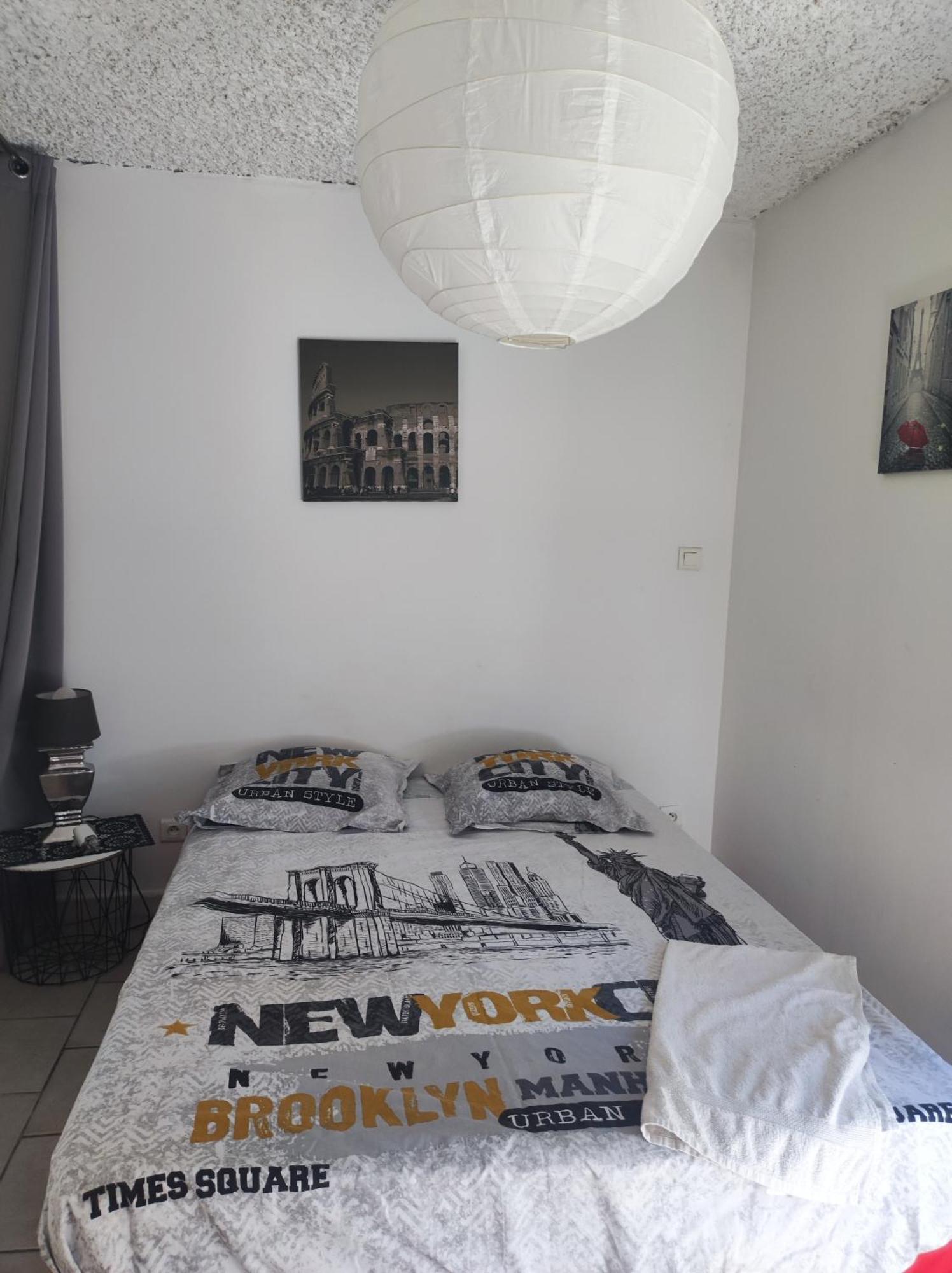 Apartamento Ingrid Mary Nimes Habitación foto