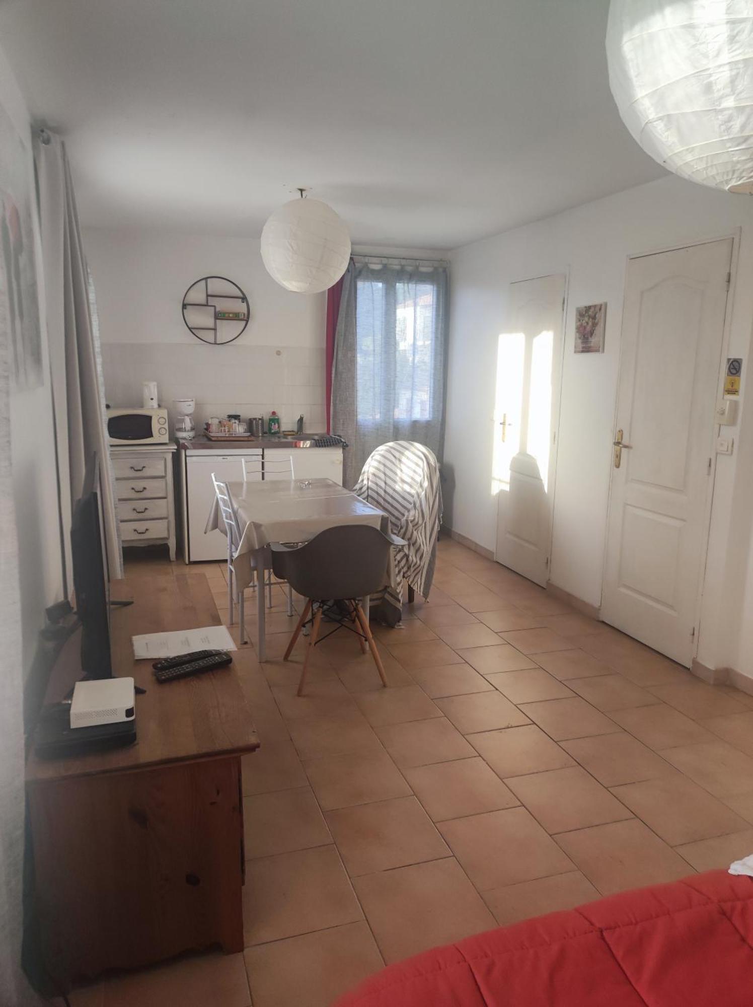 Apartamento Ingrid Mary Nimes Habitación foto